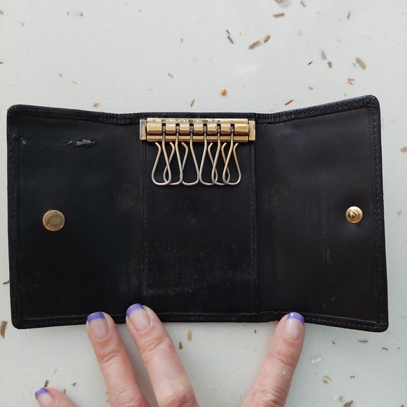 Authentic Pre-owned Louis Vuitton 6 key holder - Picture 6 of 10